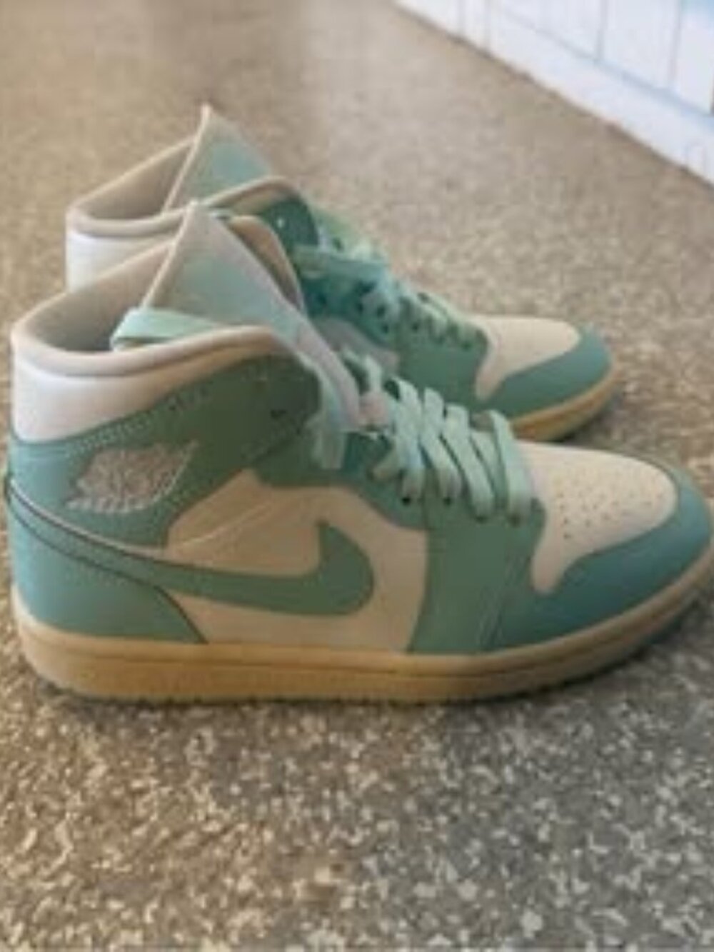Air Jordan 1 Mid GS Mint Aqua White Sneakers Youth 5.5Y Women's 7 EUC